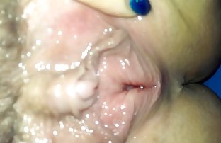 XXX سبزه خودش را روی مبل فیلم عکس سکی قرمز