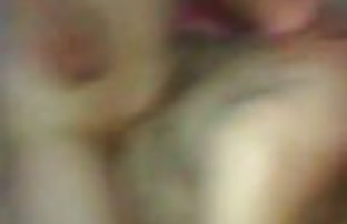 XXX سگ ماده سیاه و سفید نیاز به یک دیک بزرگ در دهان او. فییلم سکی