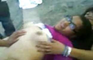 XXX نوازش مهبل (واژن) در حالی که مادر سکی مادر وپسر در خانه نیست