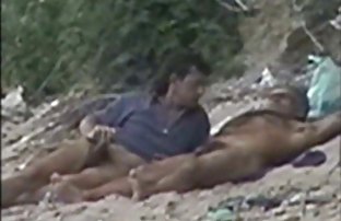 XXX یک مرد سوار با دوست دختر پورن سکی خود را در الاغ