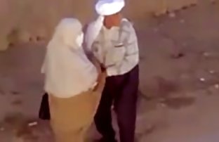 XXX دانش آموزان جوان را دریافت فلیم های سکی در حالی که پدر و مادر در خانه نیستند